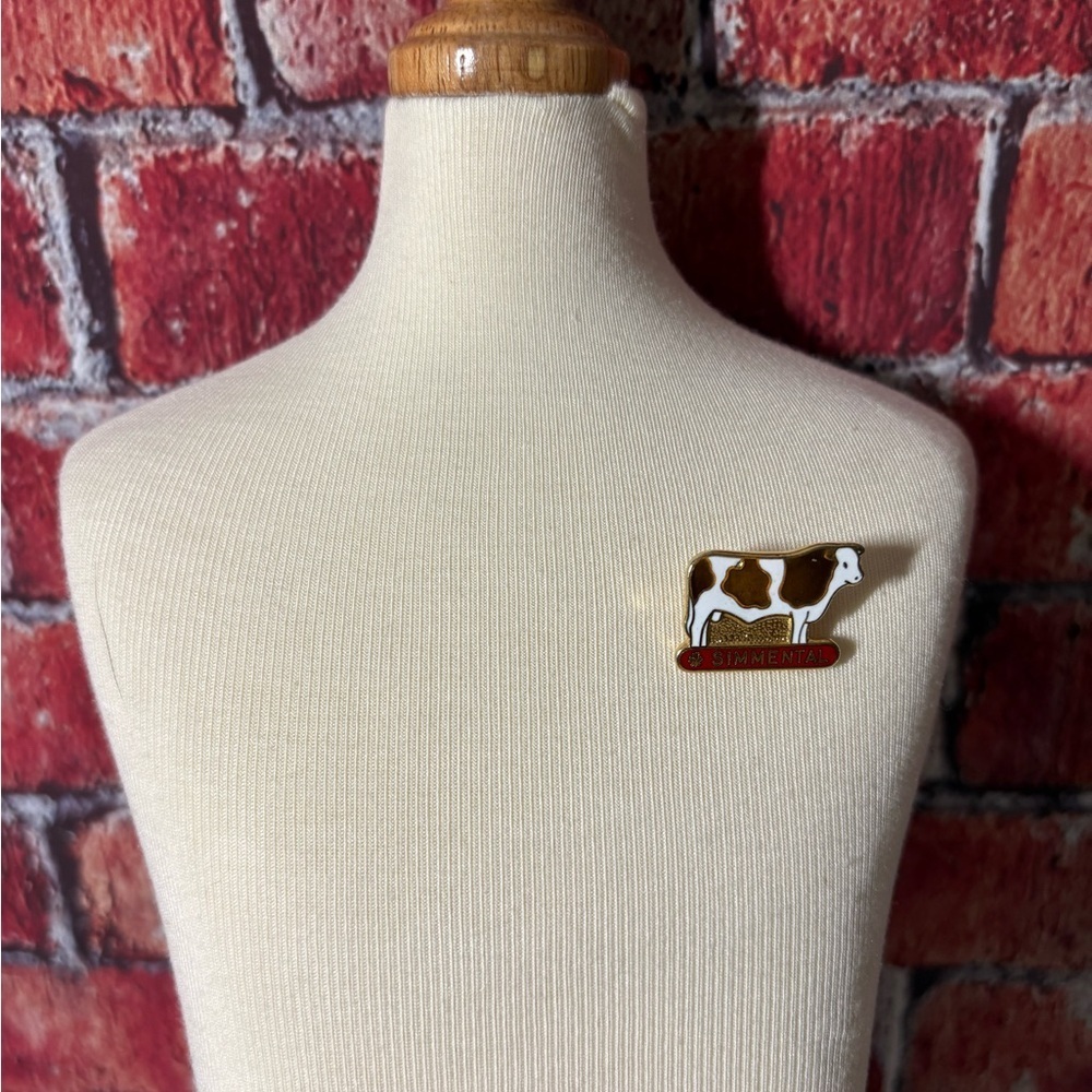 Simmental Cow Enamel Brooch/Pin - Picture 5 of 5